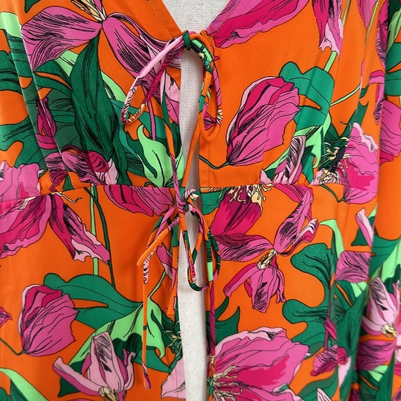 Express Floral V-neck Kimono Sleeve Double Tie Front Top - Picture 7 of 15